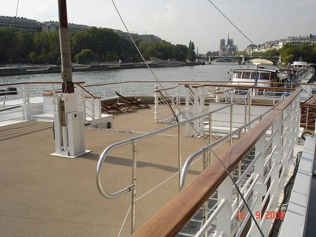 The Paris ocean liner, 4th district
